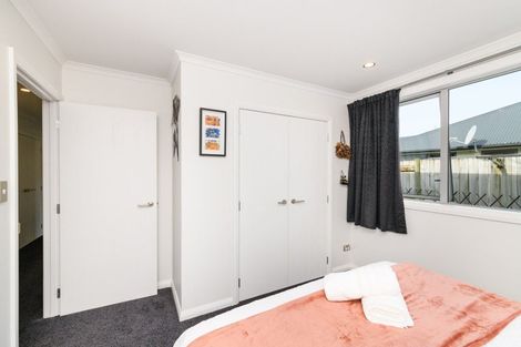 Photo of property in 4 Saint Heliers Grove, Fitzherbert, Palmerston North, 4410