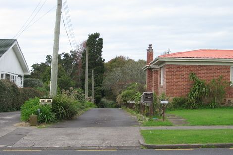 Photo of property in 1/98 Sandspit Road, Shelly Park, Auckland, 2014
