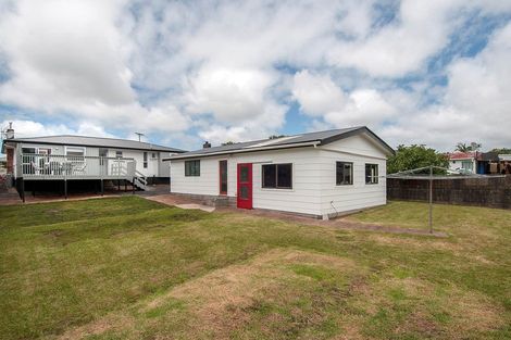Photo of property in 9 Edgerton Road, Te Atatu Peninsula, Auckland, 0610