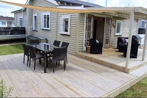 Photo of property in 27 Oxford Street, Fairfield, Hamilton, 3214