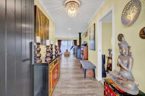 Photo of property in 2 Te Ara Karoiroa Road, Hurford, New Plymouth, 4374