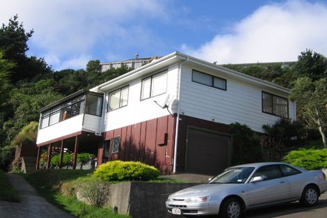 Photo of property in 58 Colchester Crescent, Newlands, Wellington, 6037