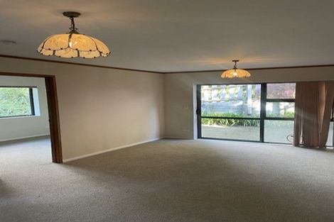 Photo of property in 8 Kirkdale Place, Northcross, Auckland, 0632