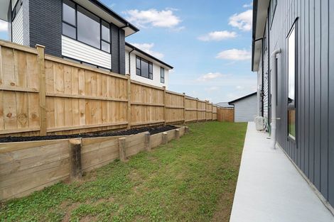 Photo of property in 19 Paihere Street, Huapai, Kumeu, 0810