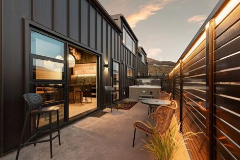 Photo of property in 2 Brodie Avenue, Arrowtown, 9302