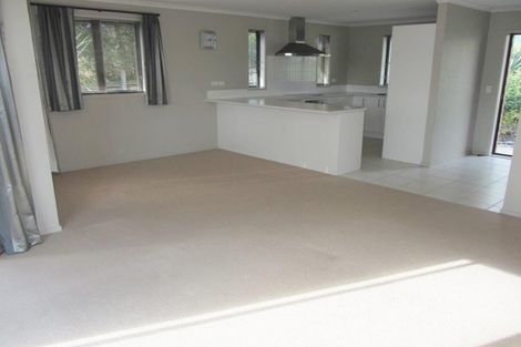 Photo of property in 2 Rapaki Place, Te Atatu Peninsula, Auckland, 0610
