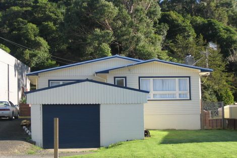 Photo of property in 16 George Street, Stokes Valley, Lower Hutt, 5019