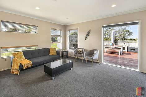 Photo of property in 50 Stranraer Crescent, Wattle Downs, Auckland, 2103