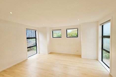 Photo of property in 137 Wiseley Road, West Harbour, Auckland, 0618