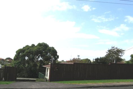 Photo of property in 102 Awaroa Road, Sunnyvale, Auckland, 0612