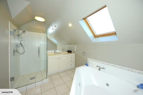 Photo of property in 5 Arundel Gate, Avonhead, Christchurch, 8042