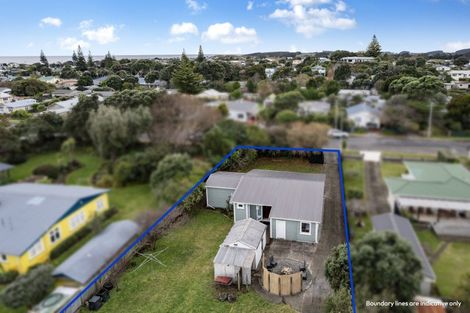 Photo of property in 27 Manuka Street, Otaki Beach, Otaki, 5512