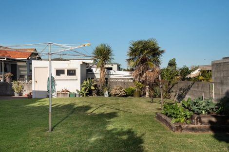 Photo of property in 52 Pitau Road, Mount Maunganui, 3116