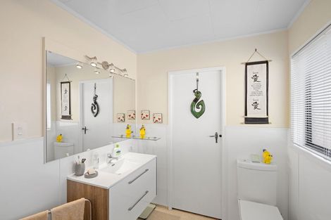 Photo of property in 10 Broadbelt Grove, Levin, 5510