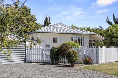 Photo of property in 16 Gilbert Street, Amberley, 7410