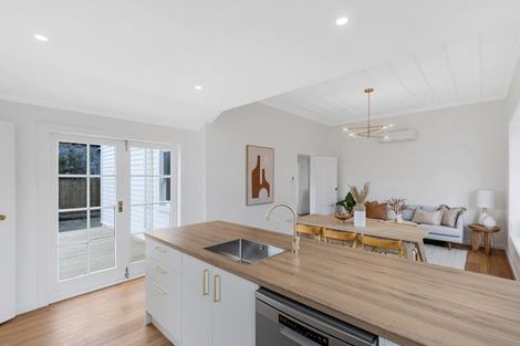 Photo of property in 11 Rosalie Terrace, Kelvin Grove, Palmerston North, 4414