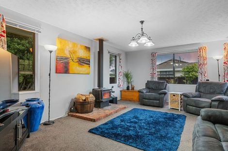 Photo of property in 2/8a Salford Avenue, Redwood, Christchurch, 8051