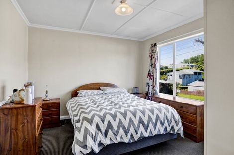 Photo of property in 27 Seaview Road, Marfell, New Plymouth, 4310