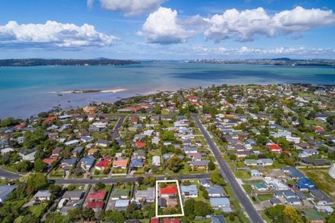 Photo of property in 6 Gill Avenue, Te Atatu Peninsula, Auckland, 0610