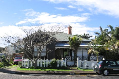 Photo of property in 11 Grey Street, Regent, Whangarei, 0112