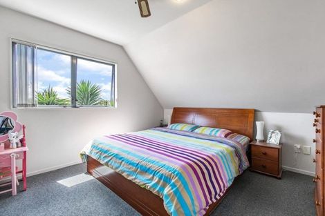 Photo of property in 2 Braeburn Place, Takanini, 2112