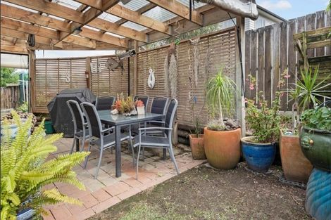 Photo of property in 168 Edmonton Road, Te Atatu South, Auckland, 0610
