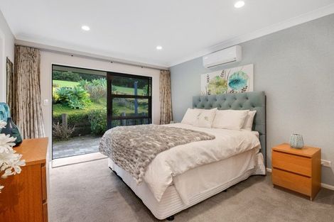 Photo of property in 12 Hobbs Road, Matakatia, Whangaparaoa, 0930