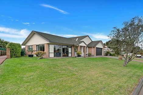 Photo of property in 32 Connemara Court, West Harbour, Auckland, 0618