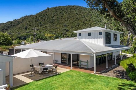 Photo of property in 8377 State Highway 35, Whanarua Bay, Te Kaha, 3199