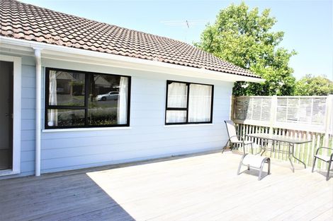 Photo of property in 26 Lambrown Drive, Totara Vale, Auckland, 0629