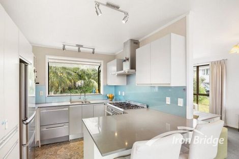 Photo of property in 2/15 Ridgewood Crescent, Birkenhead, Auckland, 0626