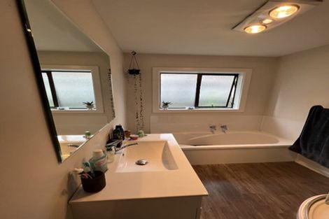 Photo of property in 32 Curletts Road, Sockburn, Christchurch, 8042