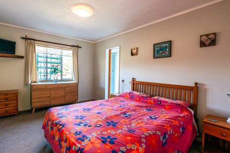 Photo of property in 92 Nick Johnstone Drive, Waiheke Island, 1971