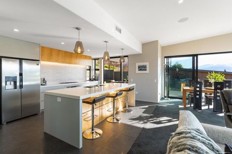 Photo of property in 10 Turnbull Crescent, Wanaka, 9305