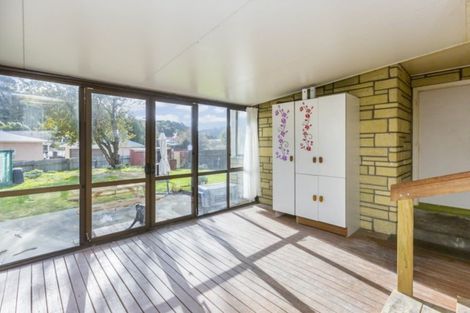 Photo of property in 16 Richard Grove, Stokes Valley, Lower Hutt, 5019