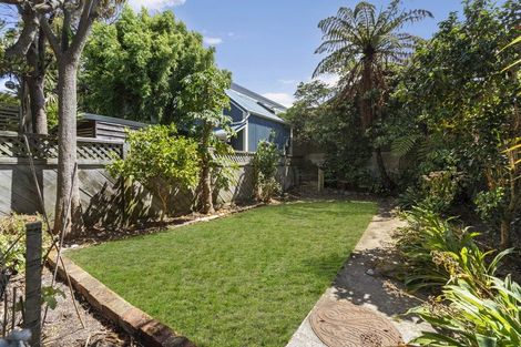 Photo of property in 23 Moir Street, Mount Victoria, Wellington, 6011