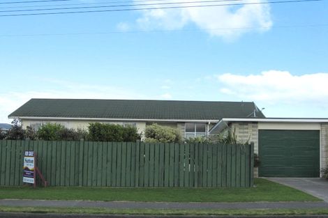 Photo of property in 145 Karaka Street, Castlecliff, Whanganui, 4501