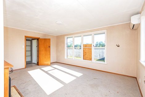 Photo of property in Clifton School, 71 Taumaihi Street, Bulls, 4818