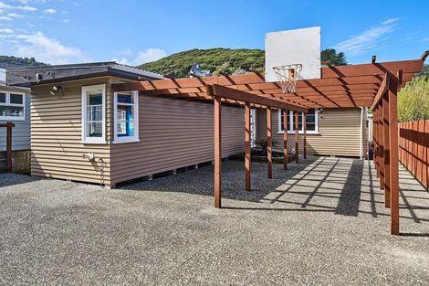 Photo of property in 44 Airlie Road, Plimmerton, Porirua, 5026