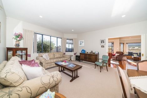 Photo of property in 39 Abby Road, Fitzherbert, Palmerston North, 4410