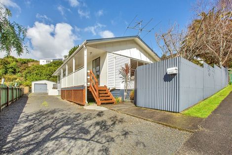 Photo of property in 2 Harold Grove, Stokes Valley, Lower Hutt, 5019