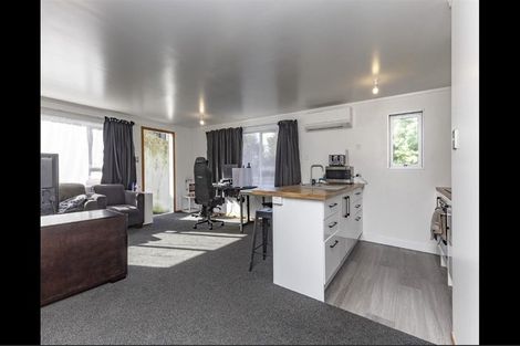 Photo of property in 323 Glenfield Road, Glenfield, Auckland, 0629