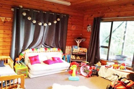 Photo of property in 554 Scenic Drive, Waiatarua, Auckland, 0612