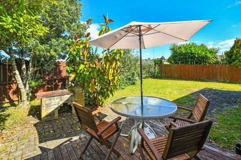 Photo of property in 20 Randwick Place, Randwick Park, Auckland, 2105