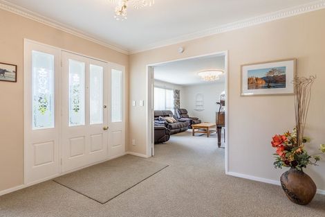 Photo of property in 10 Rosebank Grove, Waikanae, 5036