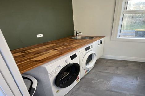 Photo of property in 1 George Hawkins Way, Martinborough, 5711