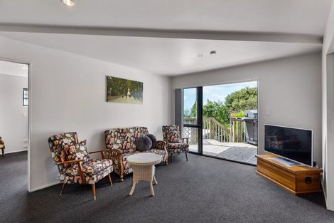 Photo of property in 86 Wade River Road, Stanmore Bay, Whangaparaoa, 0932