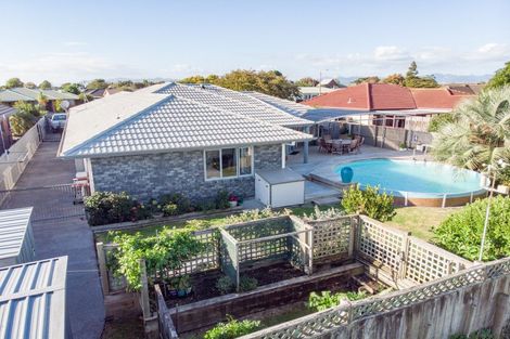 Photo of property in 10 Harris Place, Ngatea, 3503