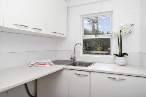 Photo of property in 6 Bodi Place, Te Atatu South, Auckland, 0610