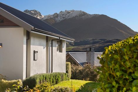 Photo of property in 4 Kinross Lane, Jacks Point, Queenstown, 9371